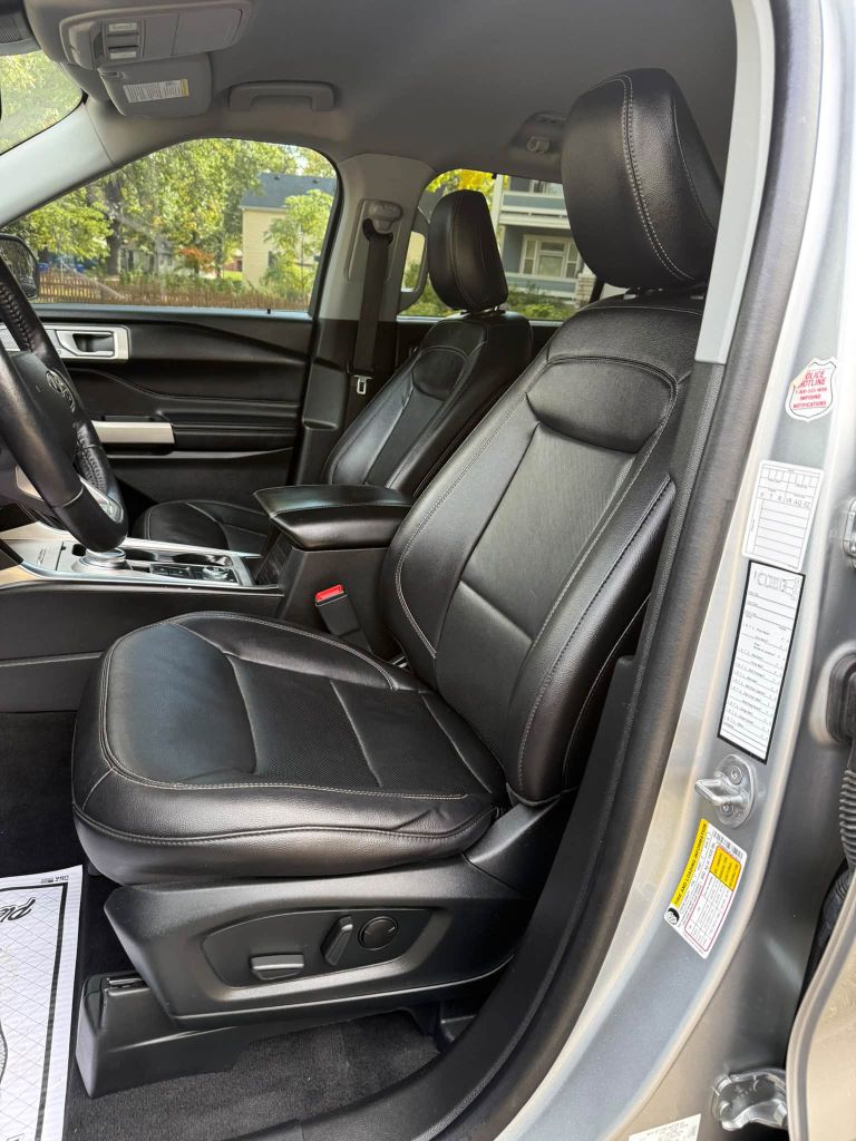 Photo 9 of this FORD EXPLORER