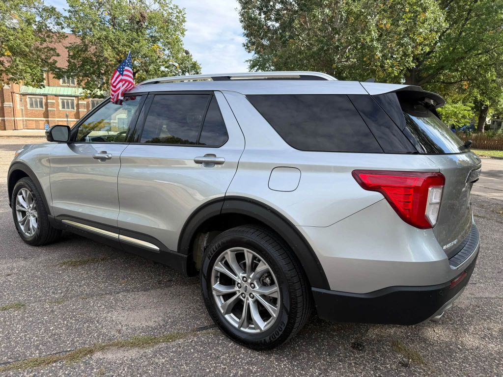 Photo 4 of this FORD EXPLORER
