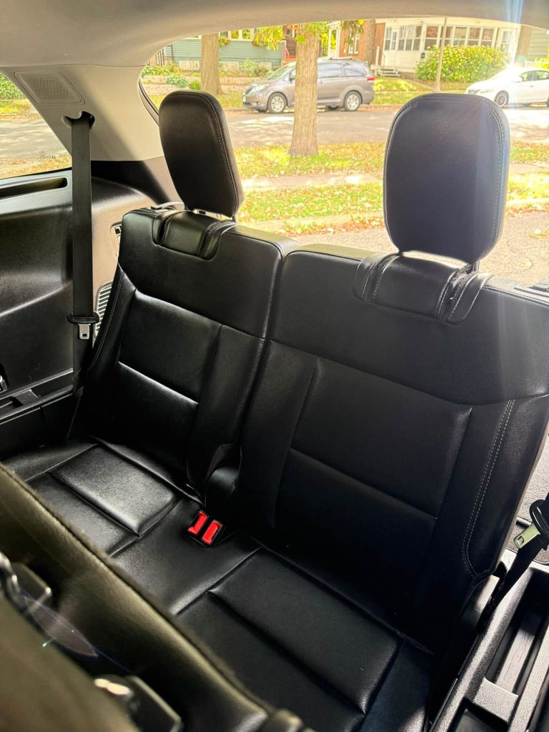 Photo 11 of this FORD EXPLORER