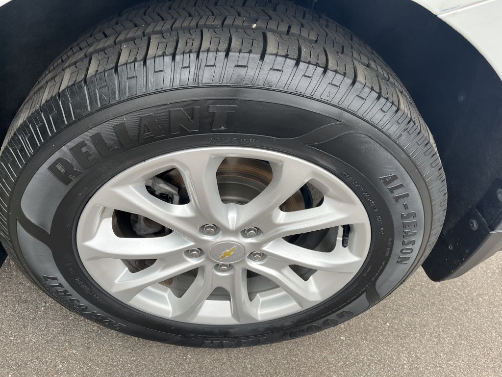 Photo 9 of this CHEVROLET EQUINOX