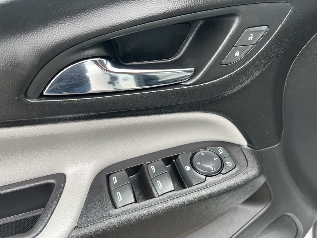 Photo 14 of this CHEVROLET EQUINOX
