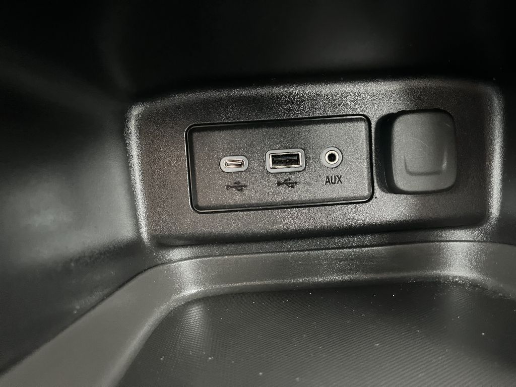 Photo 17 of this CHEVROLET EQUINOX