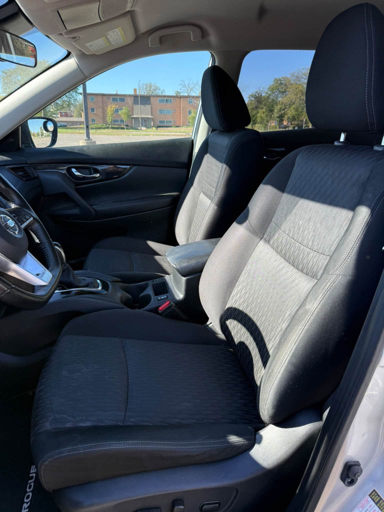 Photo 9 of this NISSAN ROGUE