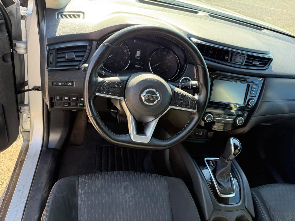 Photo 8 of this NISSAN ROGUE
