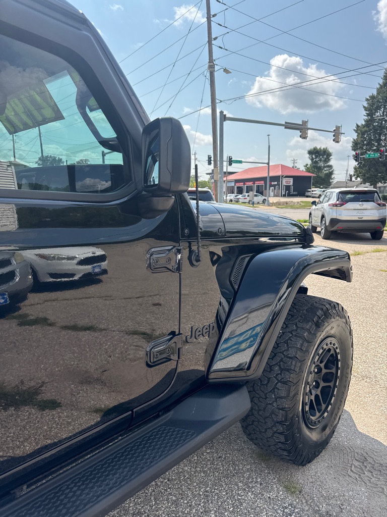 Photo 5 of this JEEP GLADIATOR