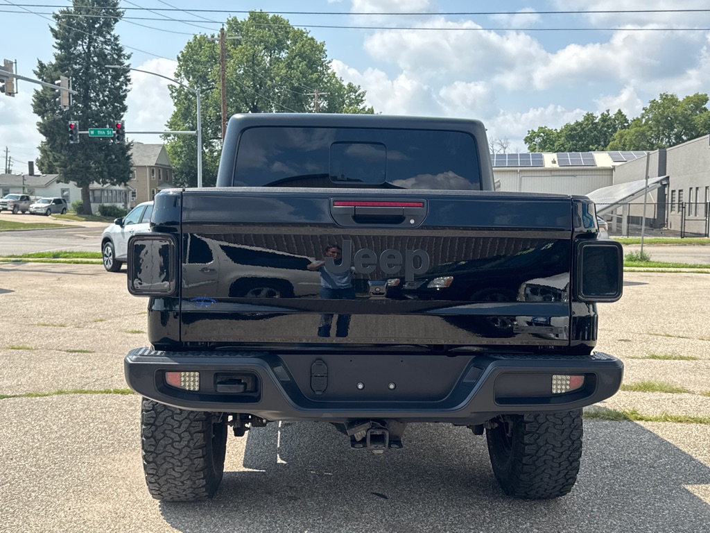 Photo 7 of this JEEP GLADIATOR