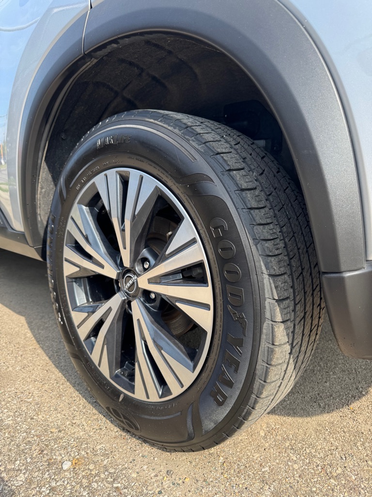 Photo 7 of this NISSAN ROGUE