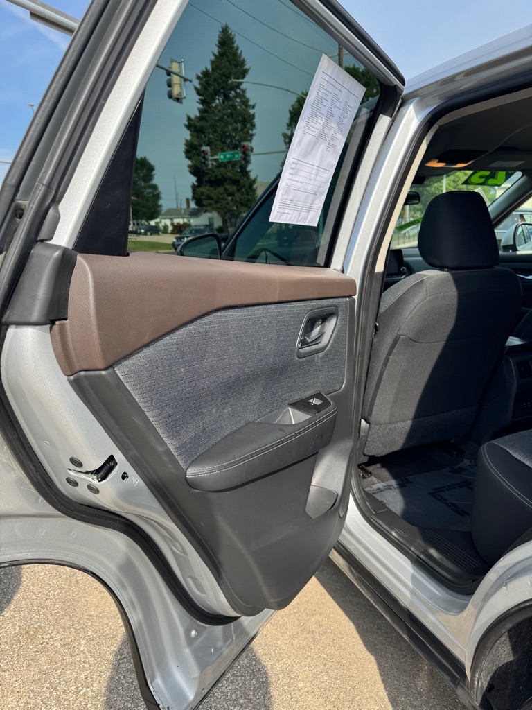 Photo 9 of this NISSAN ROGUE