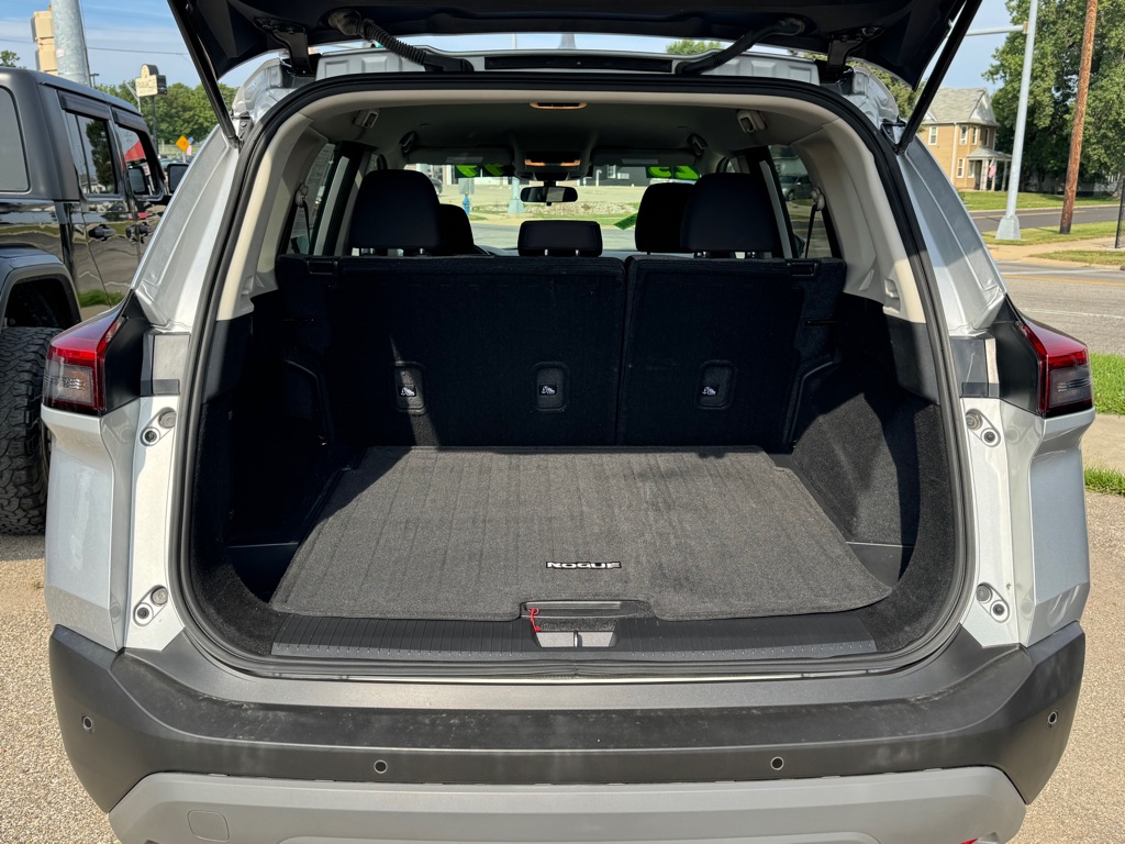 Photo 13 of this NISSAN ROGUE