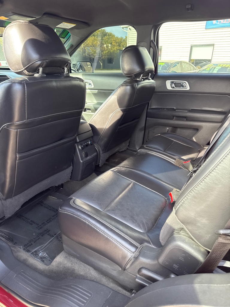 Photo 6 of this FORD EXPLORER