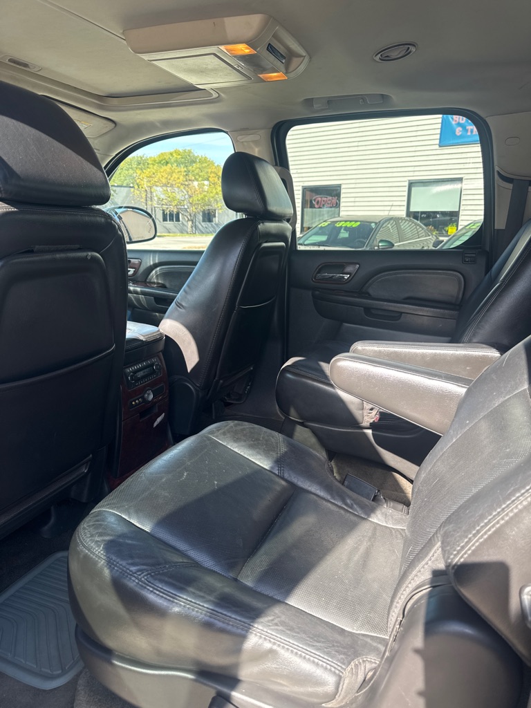 Photo 6 of this CADILLAC ESCALADE ESV