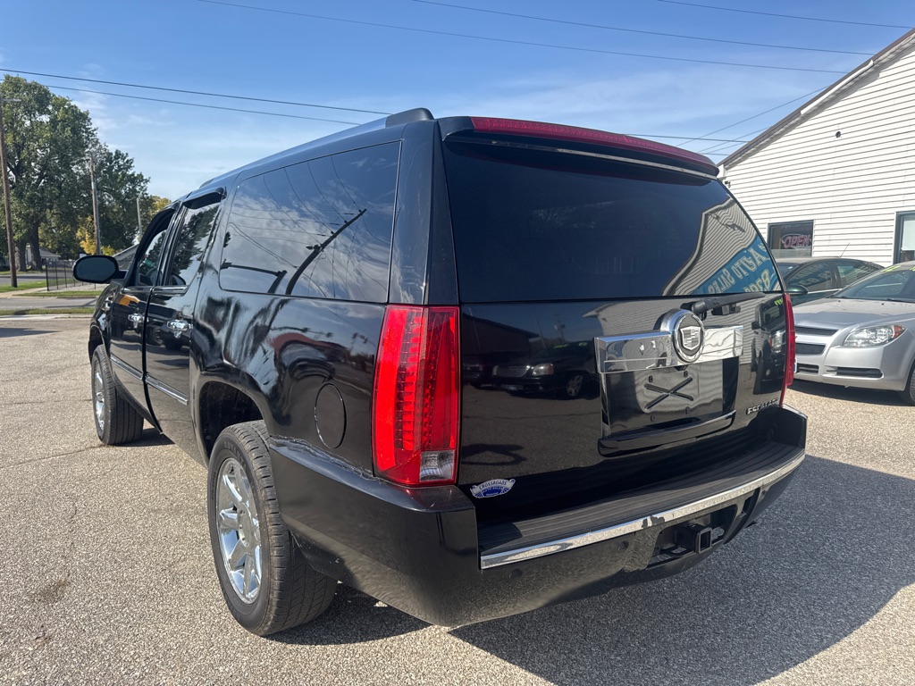 Photo 4 of this CADILLAC ESCALADE ESV