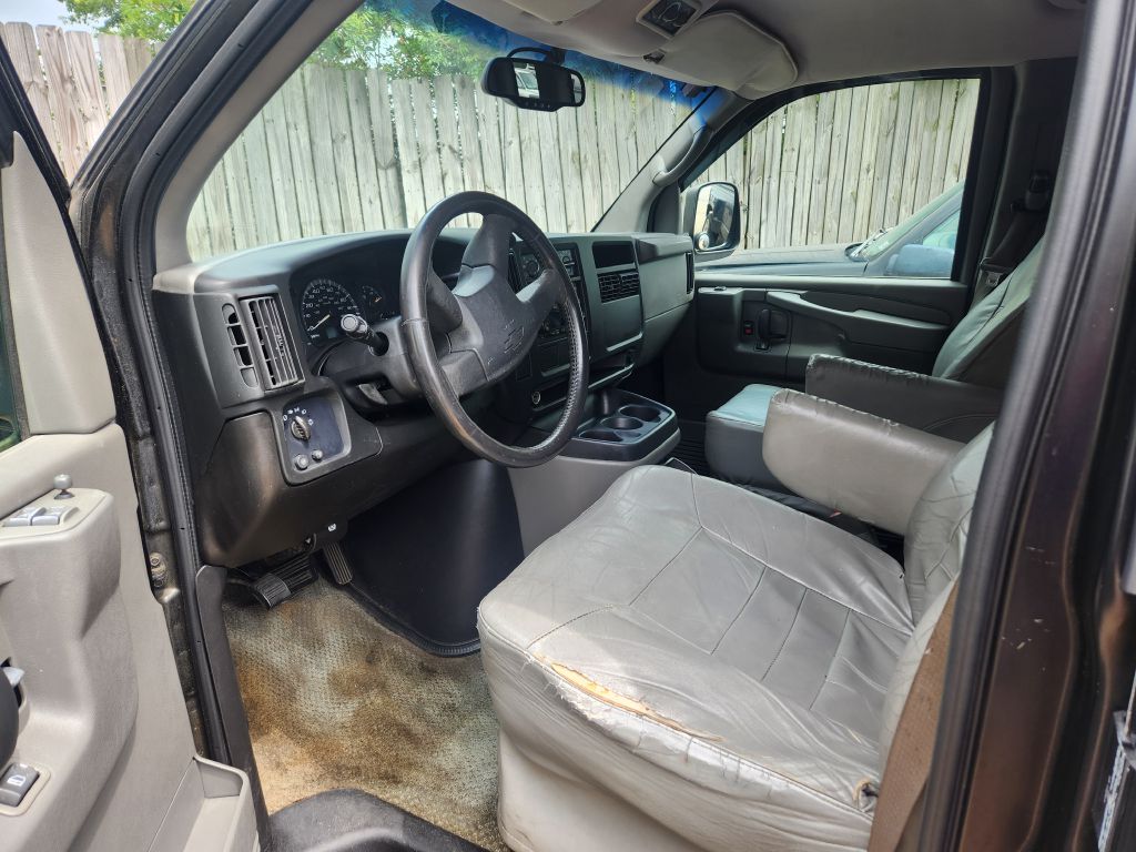 Photo 5 of this CHEVROLET EXPRESS G1500