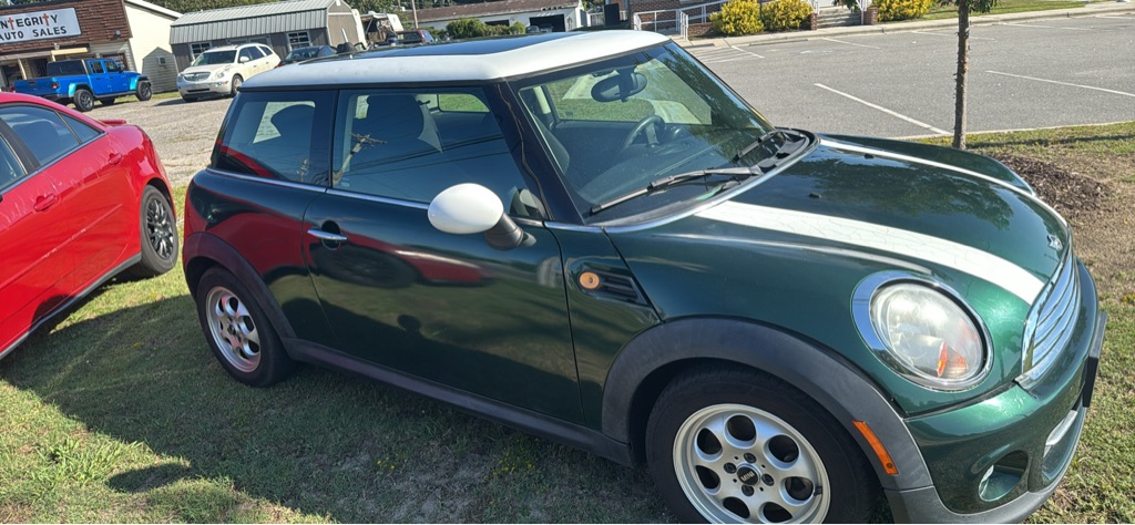 Green 2013 MINI Cooper Hatchback Front-Wheel Drive Automatic