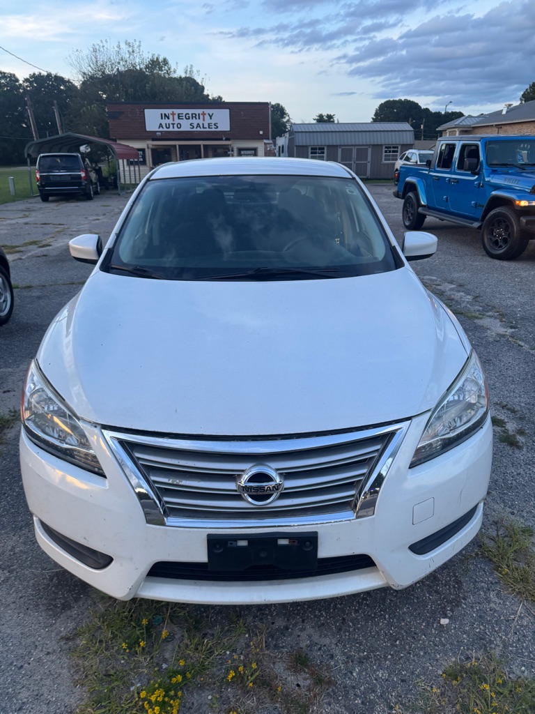 White 2014 Nissan Sentra Sedan Front-Wheel Drive Continuously Variable Transmission