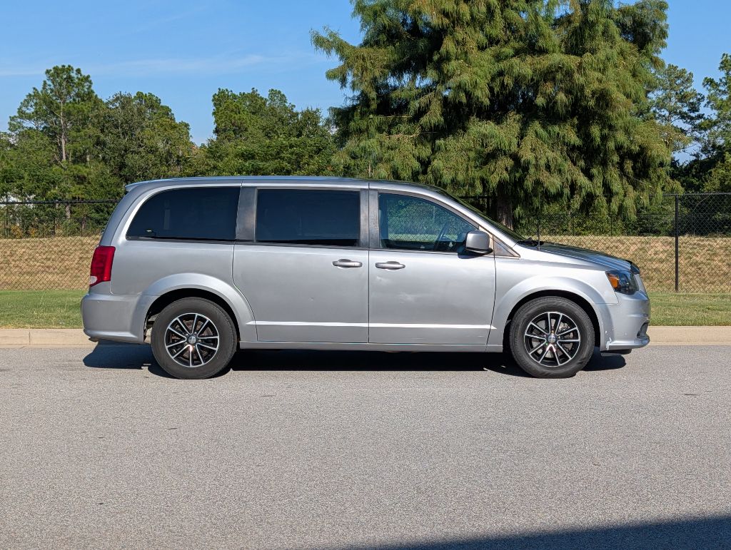 Photo 2 of this DODGE GRAND CARAVAN