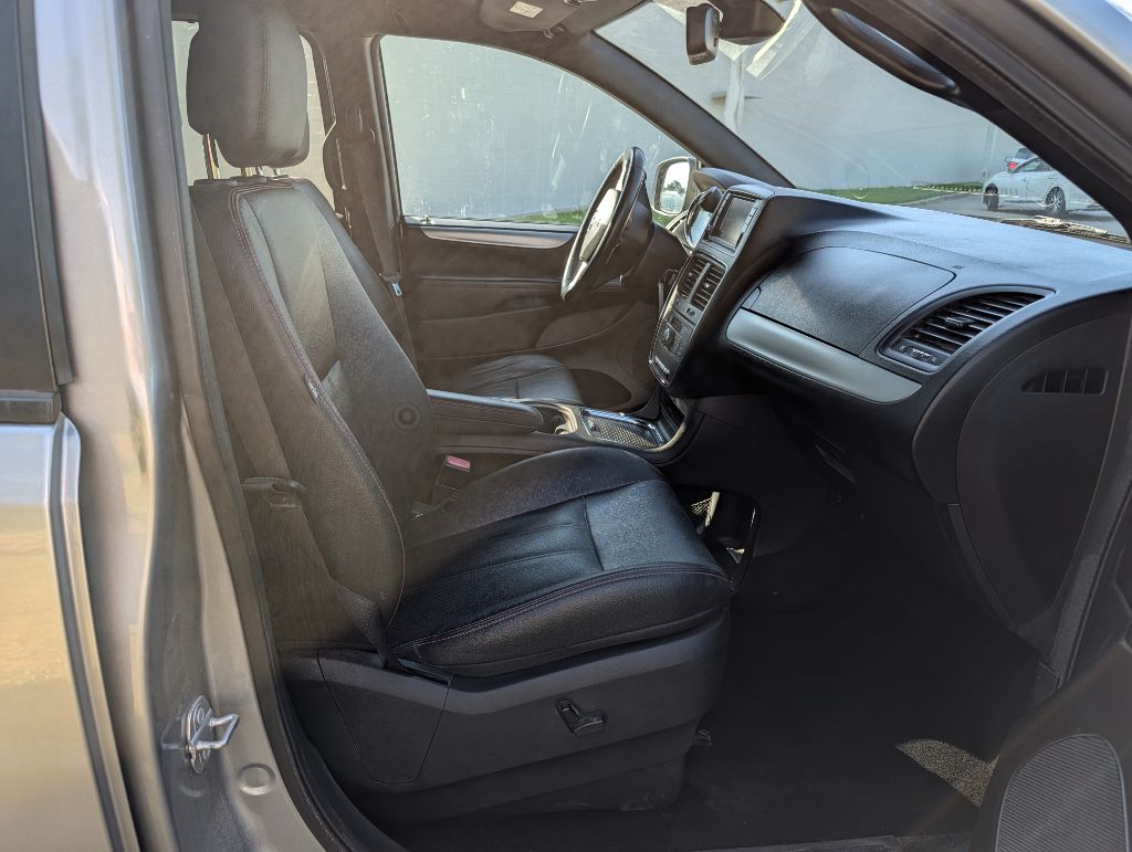 Photo 18 of this DODGE GRAND CARAVAN