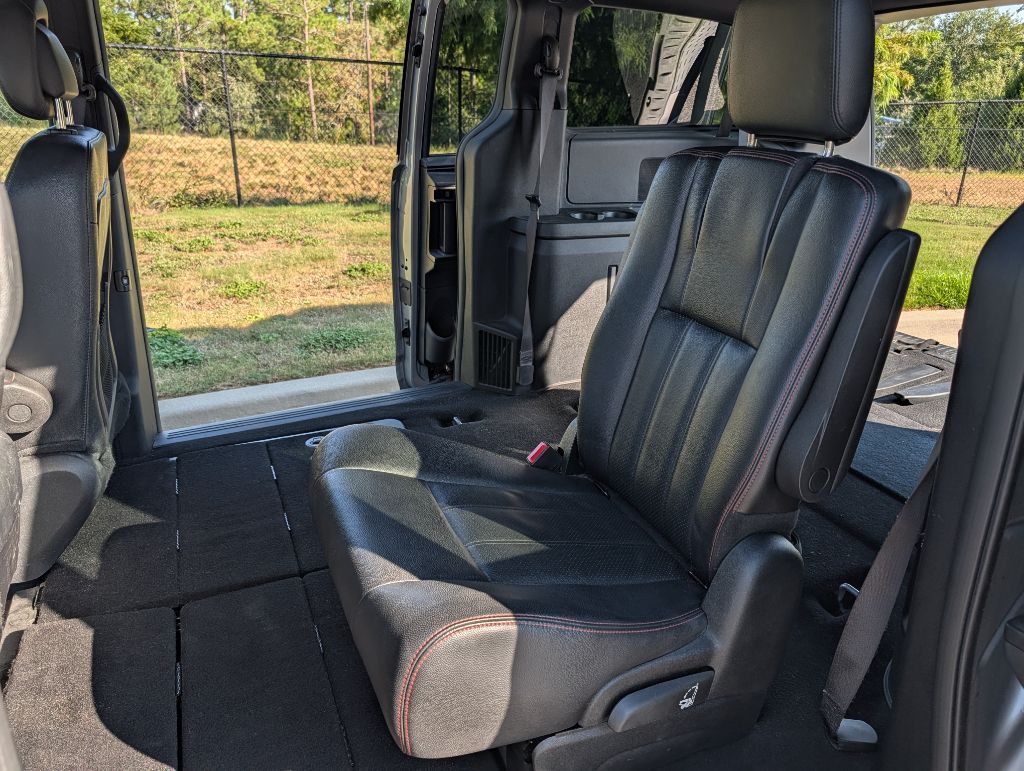 Photo 13 of this DODGE GRAND CARAVAN