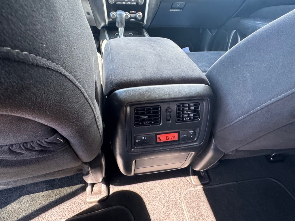 Photo 33 of this NISSAN PATHFINDER