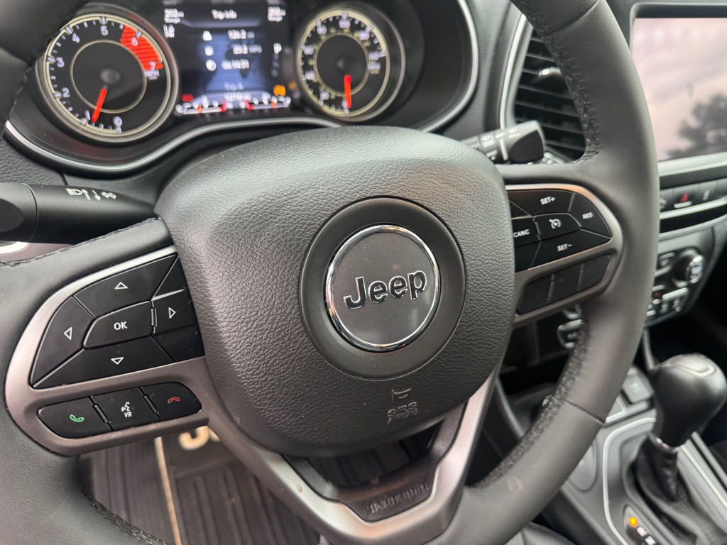 Photo 16 of this JEEP CHEROKEE