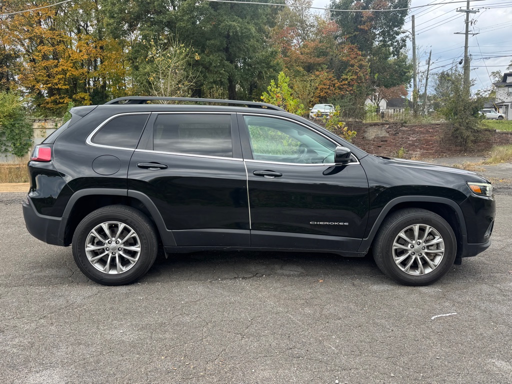Photo 3 of this JEEP CHEROKEE