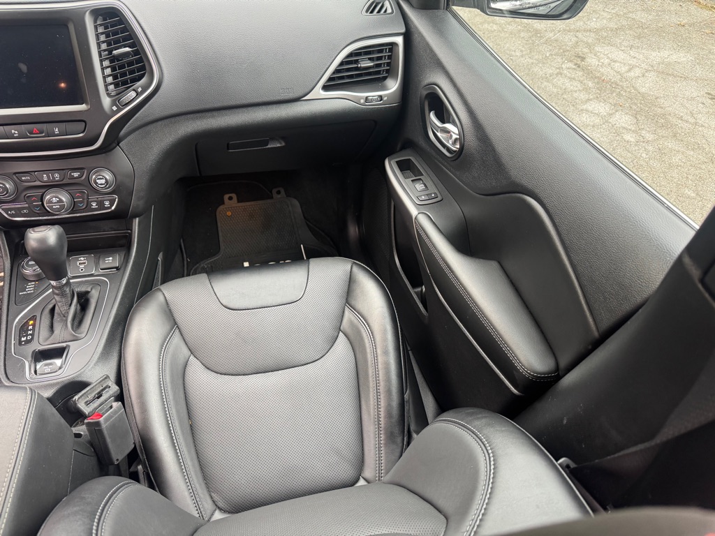 Photo 24 of this JEEP CHEROKEE