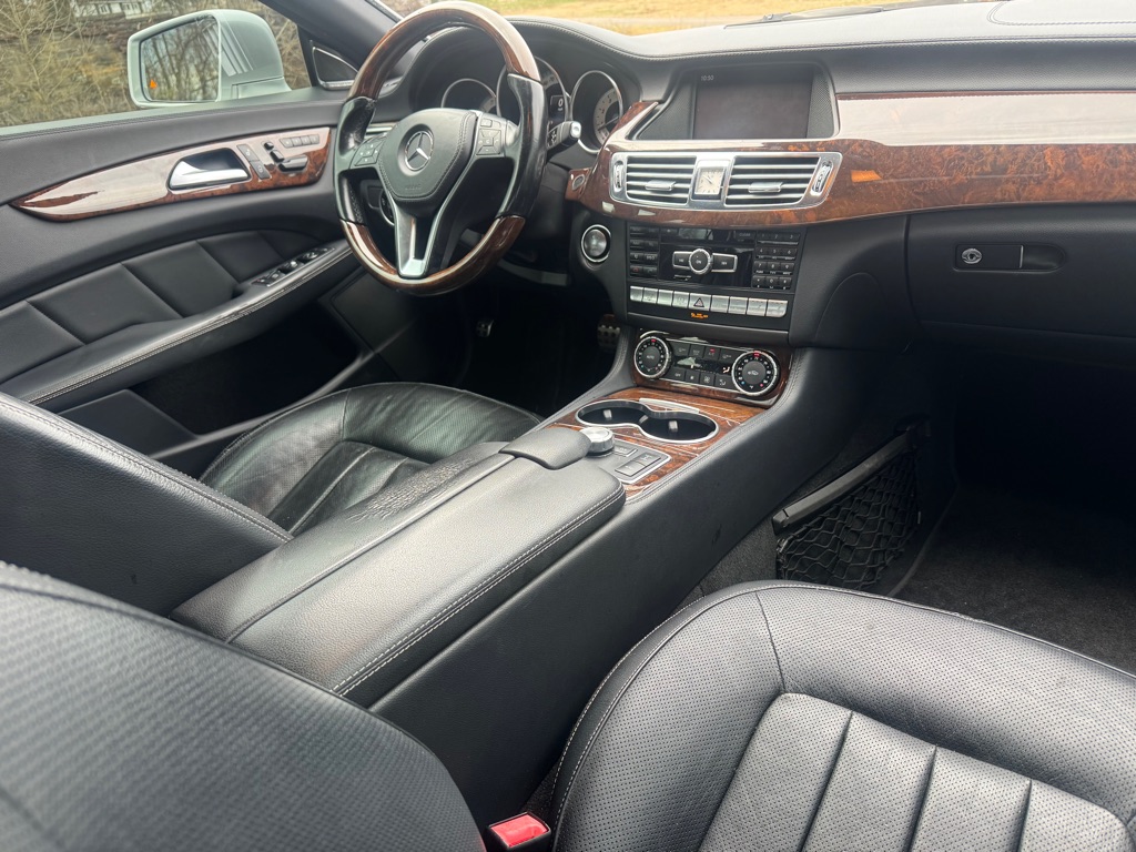 Photo 18 of this MERCEDES-BENZ CLS
