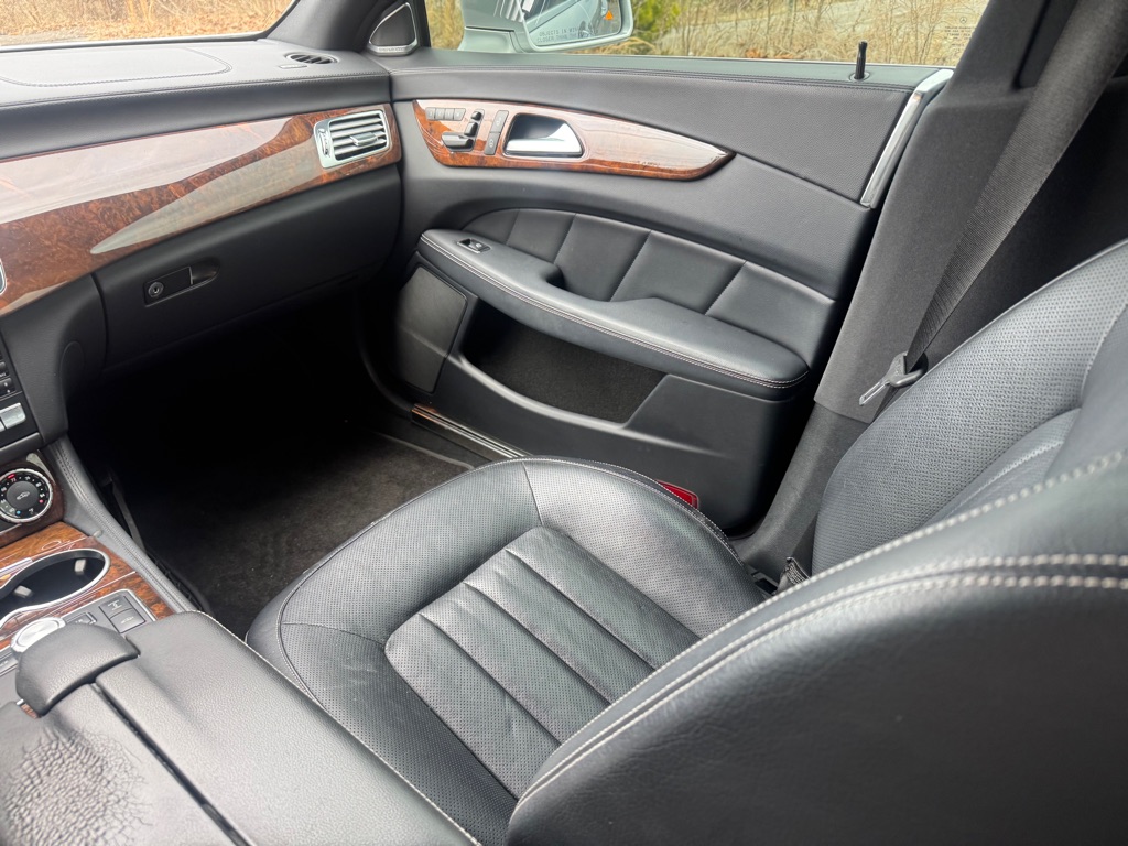 Photo 24 of this MERCEDES-BENZ CLS