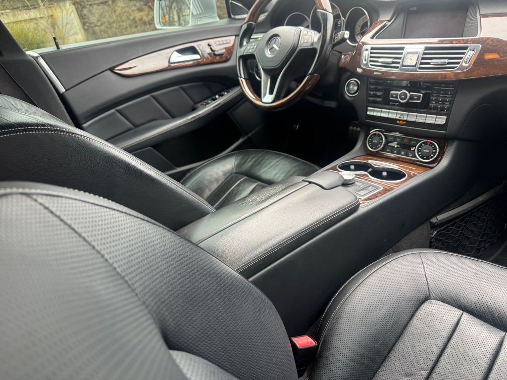 Photo 17 of this MERCEDES-BENZ CLS