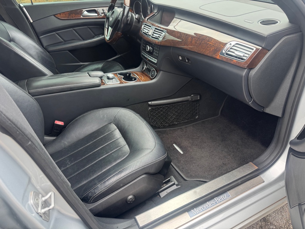 Photo 15 of this MERCEDES-BENZ CLS
