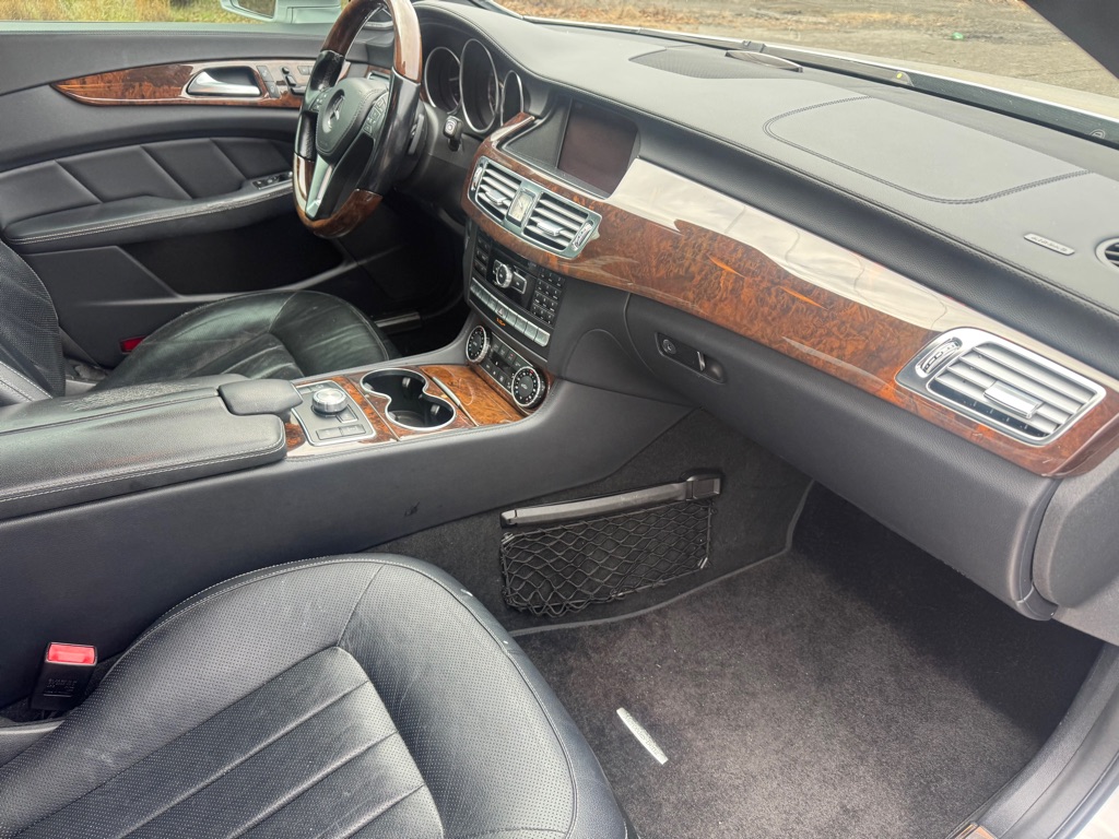 Photo 10 of this MERCEDES-BENZ CLS