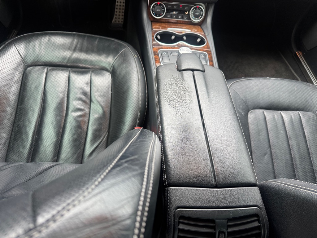 Photo 22 of this MERCEDES-BENZ CLS
