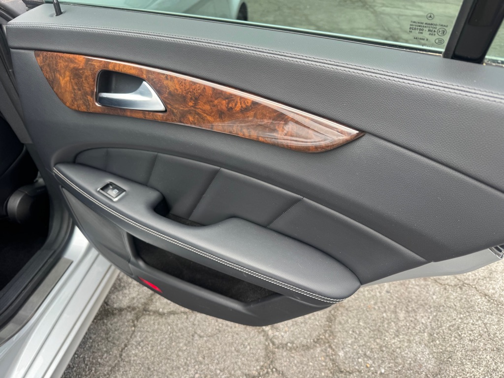 Photo 13 of this MERCEDES-BENZ CLS