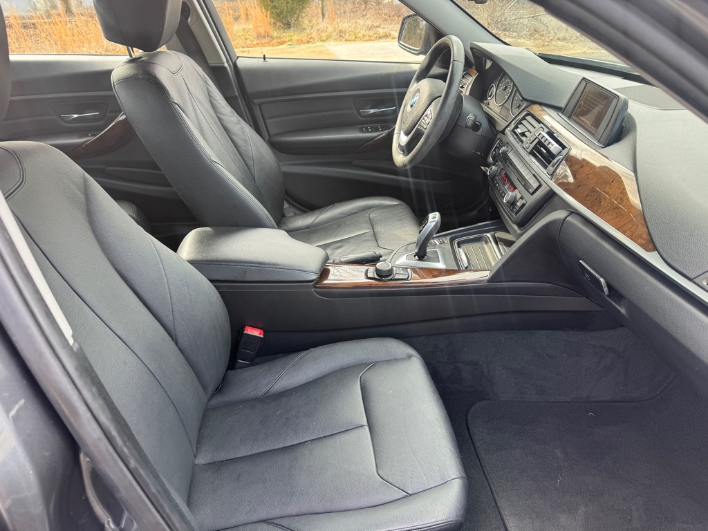 Photo 18 of this BMW 328