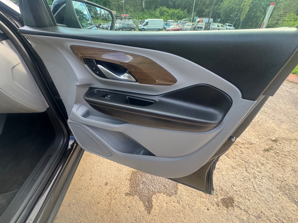 Photo 12 of this GMC TERRAIN