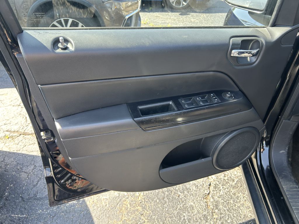 Photo 6 of this JEEP COMPASS