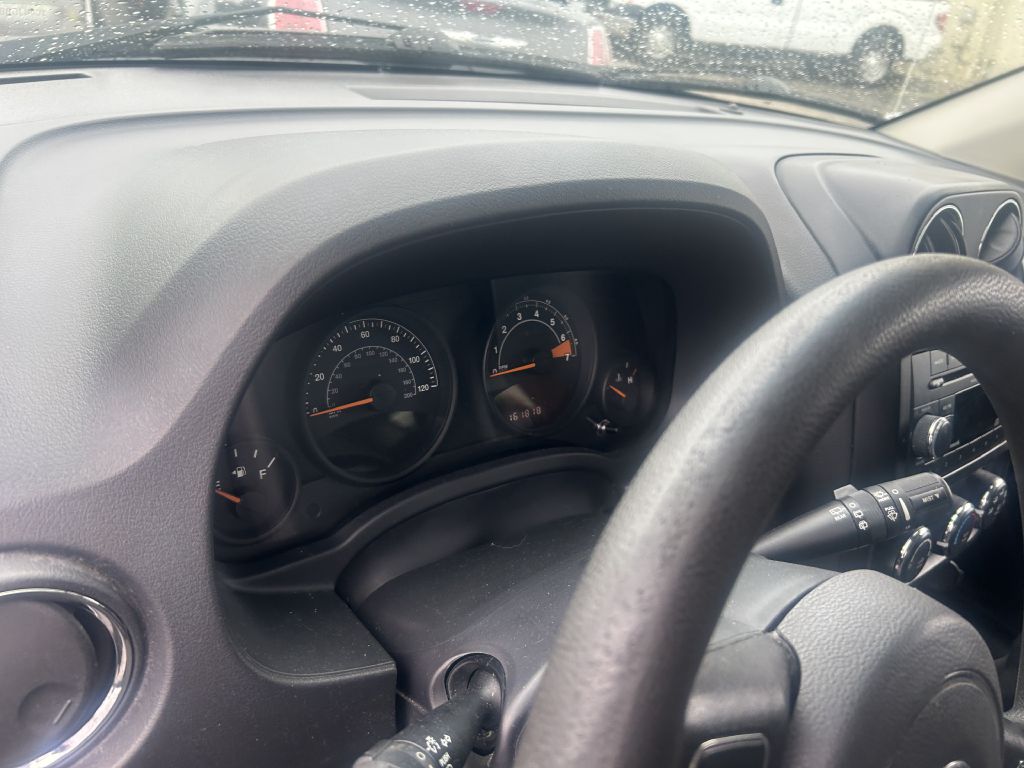Photo 8 of this JEEP COMPASS
