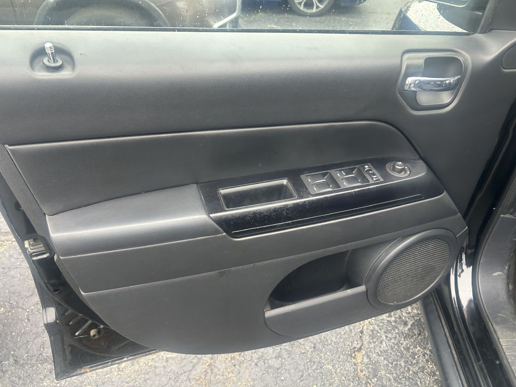 Photo 9 of this JEEP COMPASS
