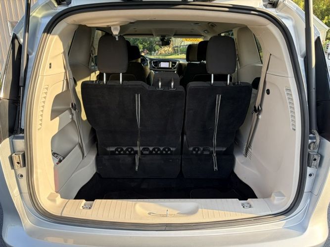 Photo 5 of this CHRYSLER VOYAGER