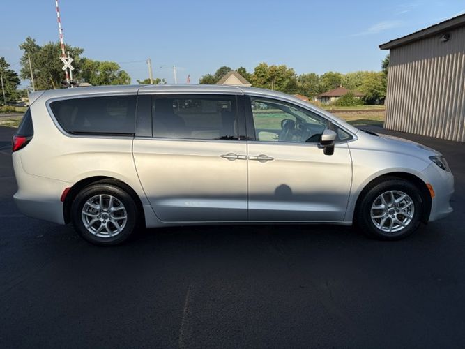 Photo 7 of this CHRYSLER VOYAGER