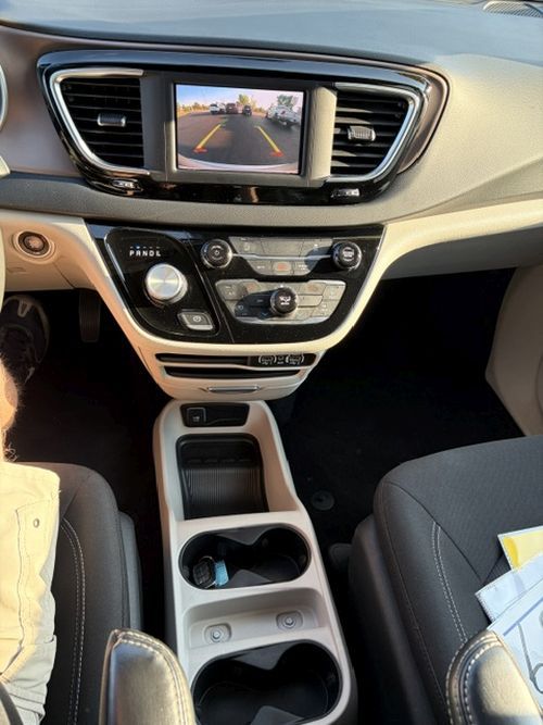 Photo 18 of this CHRYSLER VOYAGER