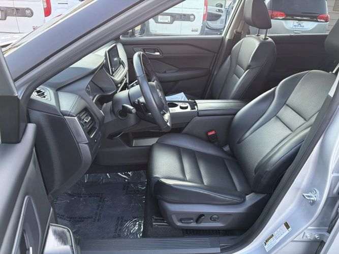 Photo 11 of this NISSAN ROGUE