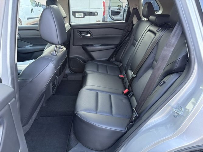 Photo 12 of this NISSAN ROGUE