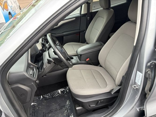 Photo 15 of this FORD ESCAPE