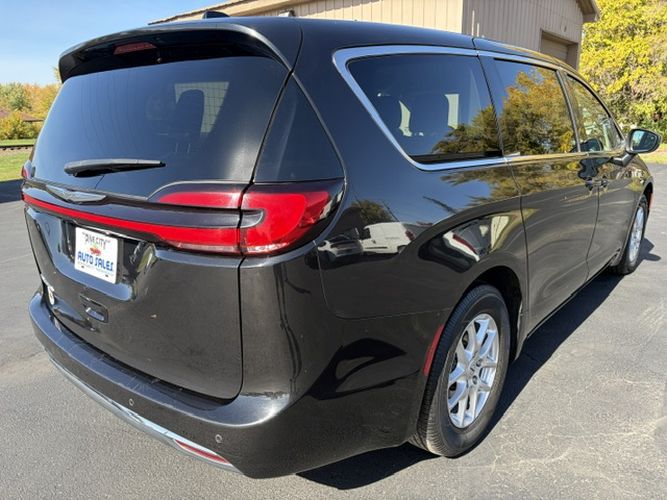 Photo 6 of this CHRYSLER PACIFICA