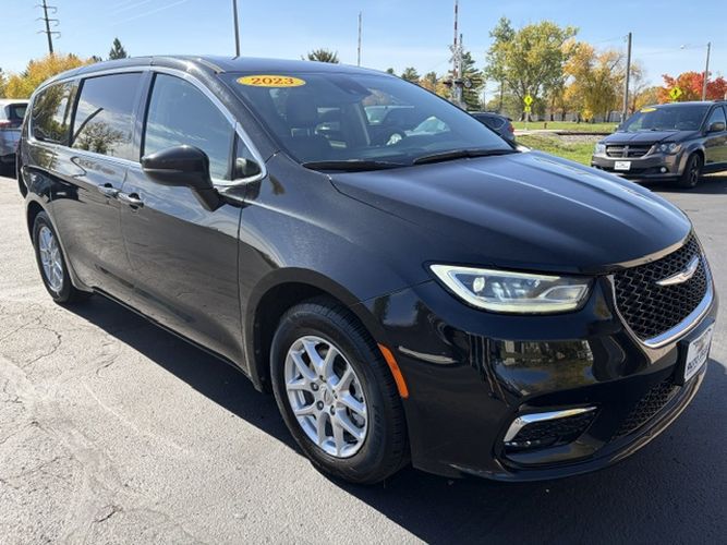 Photo 8 of this CHRYSLER PACIFICA