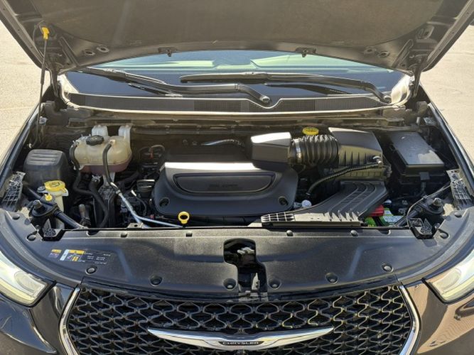Photo 10 of this CHRYSLER PACIFICA