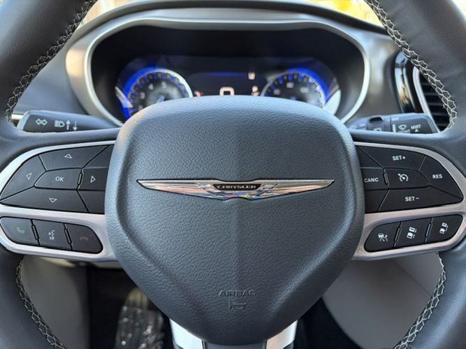 Photo 12 of this CHRYSLER PACIFICA
