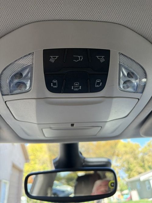 Photo 16 of this CHRYSLER PACIFICA