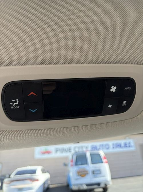 Photo 17 of this CHRYSLER PACIFICA